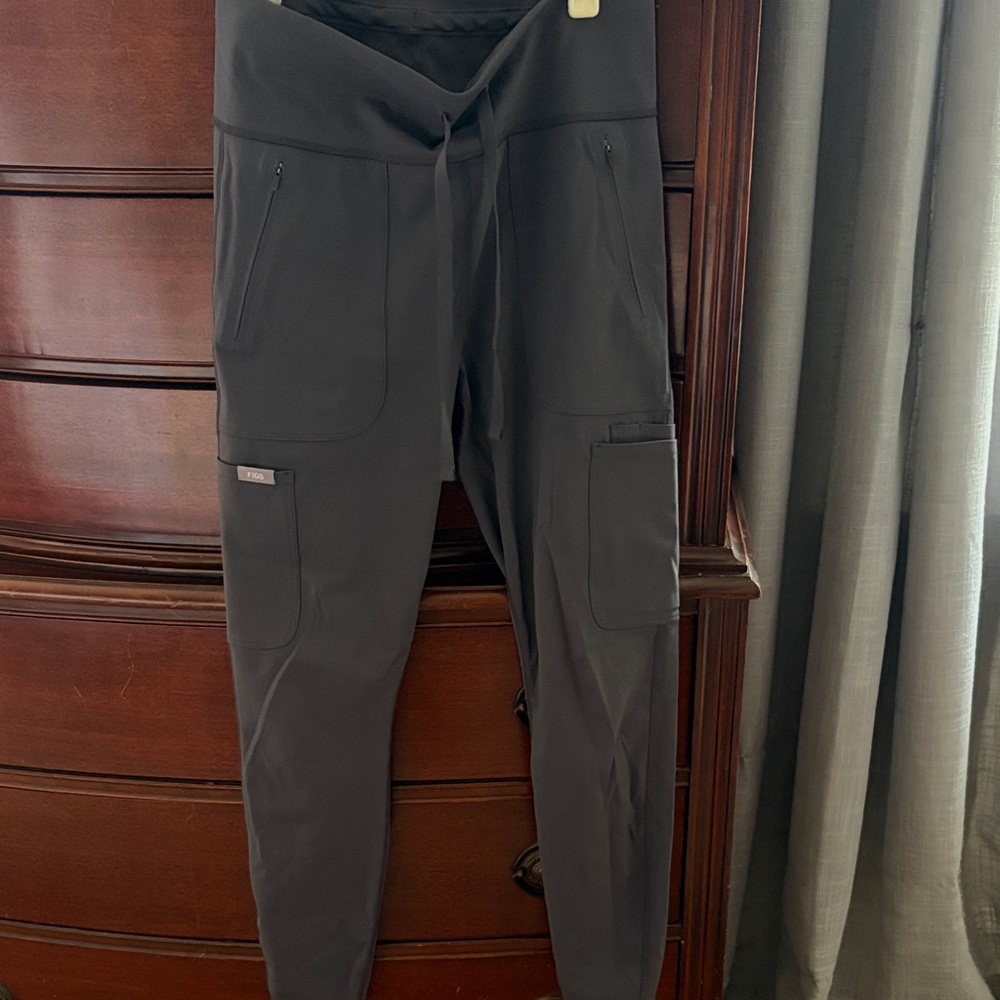 Figs Women's grey Scrub Pants